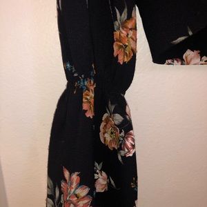 Floral print black button up crop top